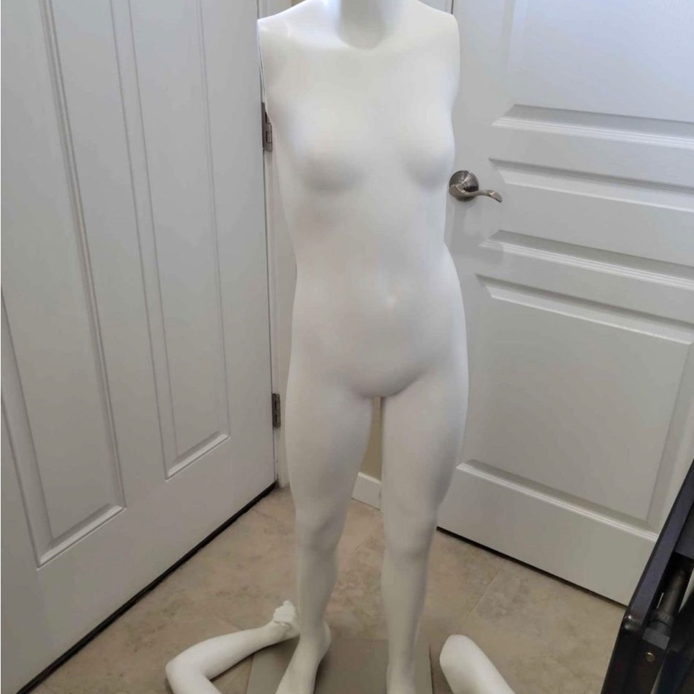 Excellent used conditions mannequin